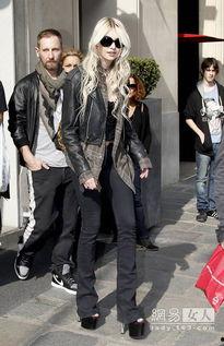 j街拍丝袜,j街拍演绎时尚魅力