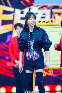 宋茜王牌对王牌穿丝袜,丝袜造型美艳动人