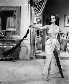 玻璃丝袜电影简介,迷雾中的诱惑与救赎